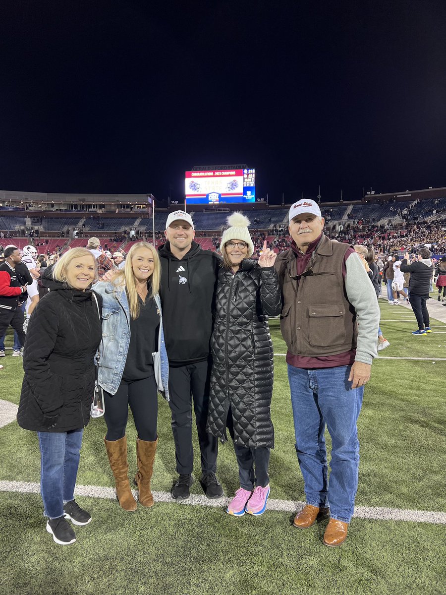 CoachWillBryant's tweet image. CHAMPIONS! Blessed to be a part of this family. We just getting started!!!! 
#TakeBackTexas