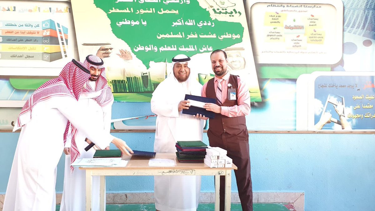daralthakafa's tweet photo. احتفت ثانوية دار الثقافة  يوم الإثنين ٢٠٢٣/١٢/٢٥ بالبارزين من المعلمين والطلاب في الأنشطة التي نفذت خلال الفصل الدراسي الأول 

#دار_الثقافة 
#التنمية_المتكاملة https://t.co/mXOXWnLNgs
