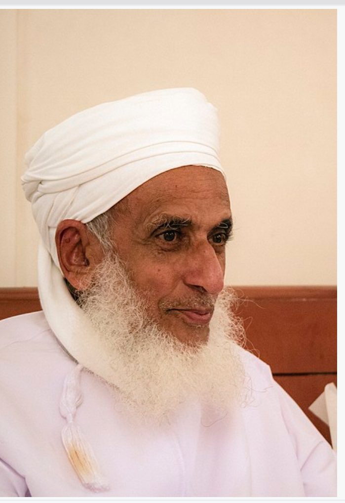 الى سماحة العلامه الشيخ احمد بن حمد الخليلي مفتى عام السلطنة ،السلام عليكم ورحمة الله وبركاته وبعد،سماحة الشيخ بكل الود الاحترام والتقدير استميحكم  عذرا ان اضع بين يديكم هذه  النصيحة او الرؤية التي ارتأيت ان ابعث بها اليكم عبر شبكة التواصل الاجتماعي X وهي المساحة التي اخترتموها