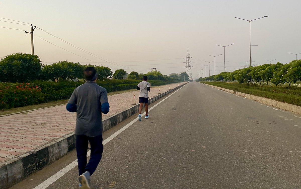 pkguru10's tweet photo. The Road …The Runners…The Early Morning Spirited Running Mates…

         ⬇️⬇️👇👇⬇️⬇️
And, the Attestation :- “Running is a mental sport (and we’re all insane!).”

🙌😊🏃‍♂️🏃‍♂️🏃‍♂️🏃‍♂️🏃‍♂️🏃‍♂️🏃‍♂️🏃‍♂️😊🙌
#RunningTribes #Runner #Chandigarh #India #ChandigarhAirport #IndiaTrip2023 https://t.co/rl7kLk4JUM