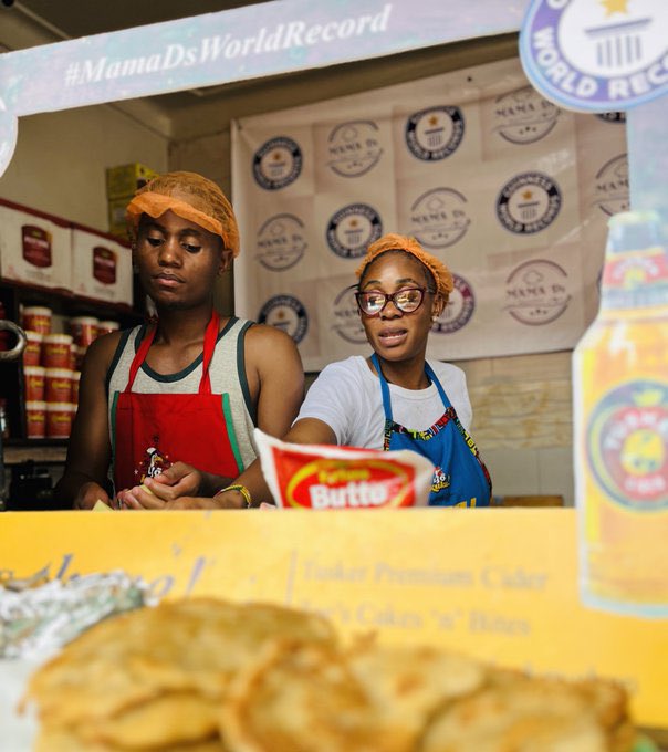 ronirhymes's tweet photo. Happy π₯³ Birthday to @Mama_d256
The Ugandan πΊπ¬
Chef - Dorcus Kirabo, breaking the Guinness World Record :
#CookingMarathon 93 Hours AND counting..
#MamaDsWorldRecord πΊπ¬β€οΈ https://t.co/0oYWAdXQnj