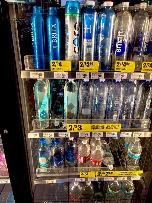 やっほーAmerica🇺🇸👋 https://t.co/3yPIlVDV9B