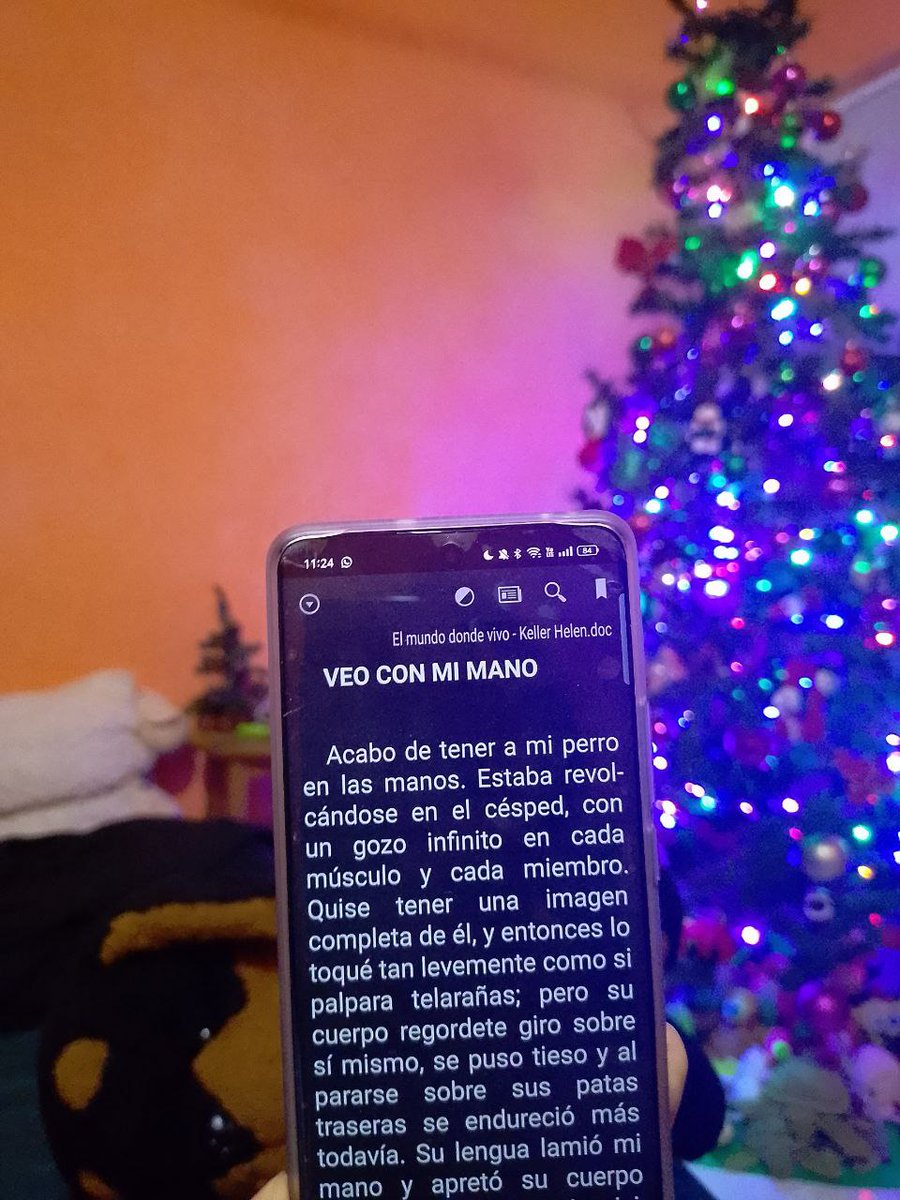 #GuadalupeReinas2023 Reto 3: Cita conmigo. Piqué en dos libros, pero me quedé con una autobiografía de Hellen Keller, oradora y activista política estadounidense. A los diecinueve meses de vida, una  enfermedad le provocó la pérdida total de la vista y la audición.