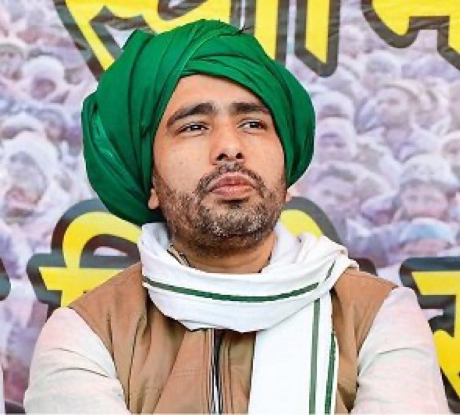 journoaas's tweet photo. आज के दौर की राजनीति में जयंत चौधरी जैसा नेता होना कठिन है ! विनम्र , सवेंदनशील और उन्ही के शब्दों में कहें तो #manofwords. जयंत चौधरी भले ही दूसरे राजनेताओं की तरह पैंतरेबाजी न जानते हो मगर वो वही है जो है ! साफ़ -सफाक , अंदर बाहर से एक ! उनके दो चेहरे नही हैं। जिसके है उसके है ! ठेठ देसी और खांटी गांव के लोगों जैसे ! दिल के खरा सोना ! आज जयन्त चौधरी का जन्मदिन है। उनके लिए दिल से दुआ निकलती है ! इस बेहद बेहतरीन इंसान को जन्मदिन की ढेरों शुभकामनाएं💐💐🎂🎂
@RLDparty @jayantrld @RLDSpeaks
#JayantChaudhary