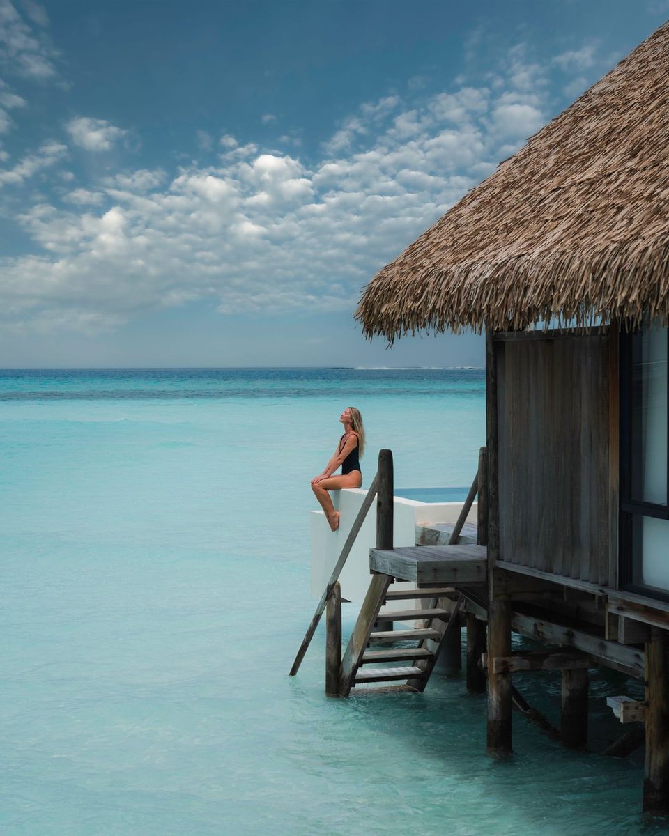 traveltrademv's tweet photo. Seek solace in the overwater villas and the sounds of waves lapping. 🌊✨
📸: COMO Cocoa Island via digitaltravelcouple on IG
#TravelTradeMaldives #VisitMaldives #Maldives #COMOCocoaIsland #COMOHotels https://t.co/7hHA2KrsME