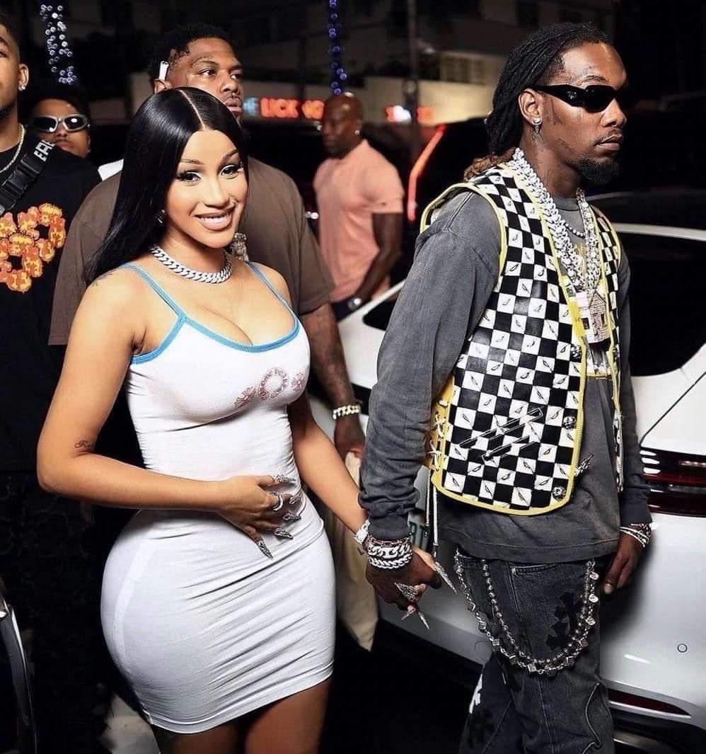 juliethardt's tweet photo. Offset cheated on Cardi B with this physique.  What do men want? https://t.co/lIb68ezmsM