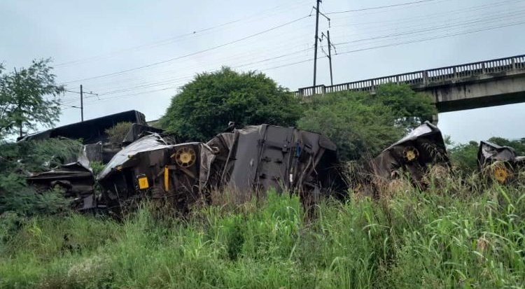 Siya_Maloka_'s tweet photo. Even a wreckage becomes art. That's the potential of life. The biggest mistake can lead to a beautiful life. Everything happens for a reason... #2023Lessons https://t.co/lYfNK4mUNM