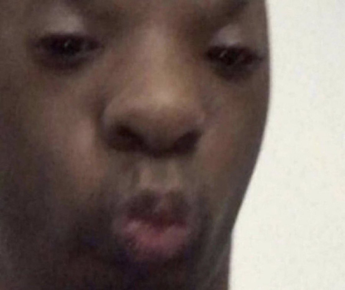 invis4yo's tweet image. when he grabs u by the waist: