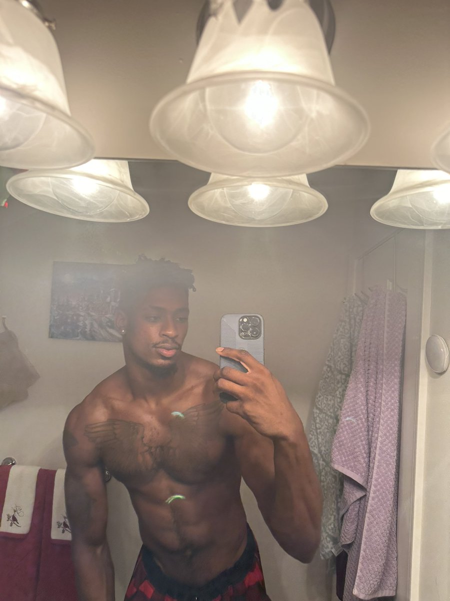 famousramsey's tweet photo. N a happy new year https://t.co/P7fGRenKoy