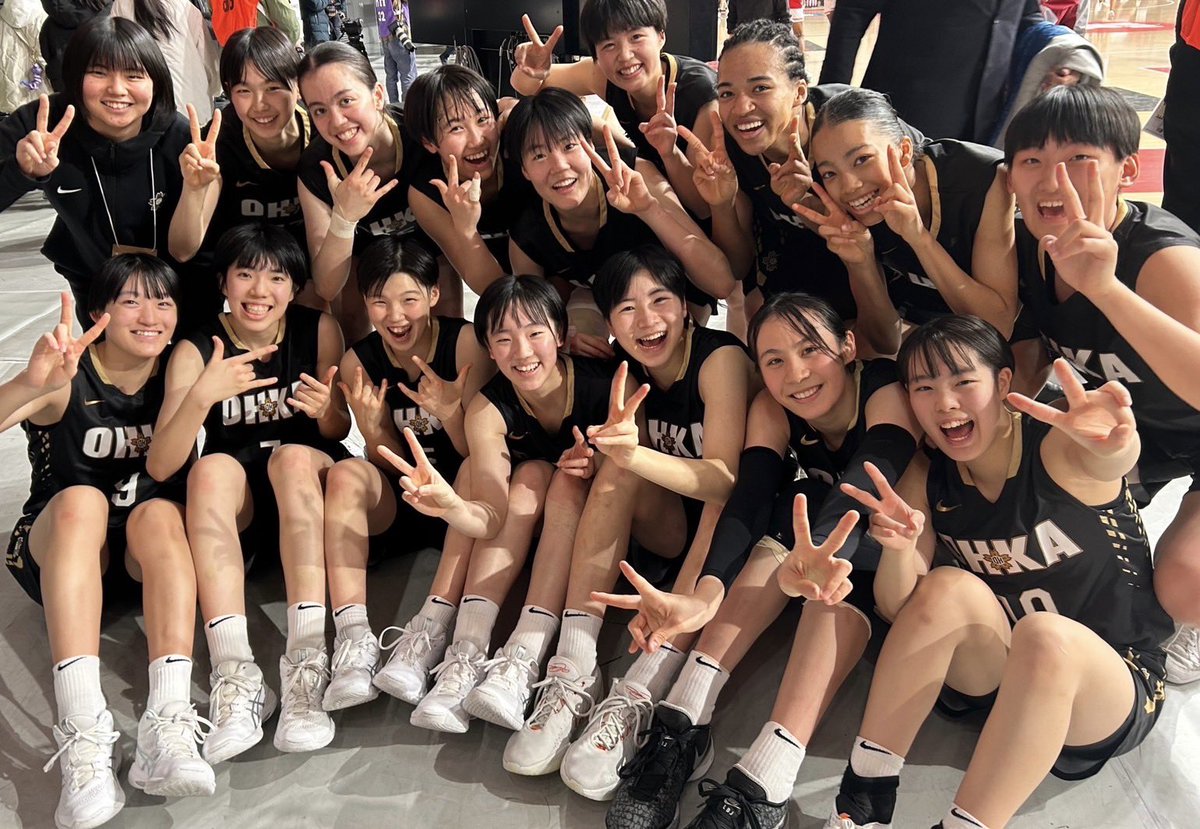 この1年間チームでたくさんのバスケット経験をしてきました。 応援し