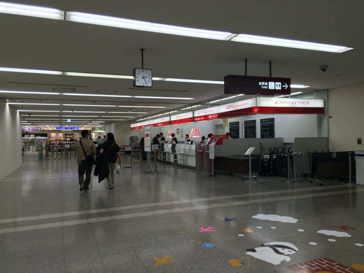 aichitoru's tweet photo. 愛知県のロケ地紹介シリーズ第２９弾！
今回ご紹介するロケ地は、「県営名古屋空港(豊山町)」です！
県営名古屋空港は、小型航空機の拠点となる都市型総合空港として、2005年に開港しました。
到着ロビー始め空港シーンの撮影実績があります。
撮影実績：ロッキード事件(ﾄﾞﾗﾏ) 、天空の蜂(映画)他 https://t.co/clt1Vd2oUD