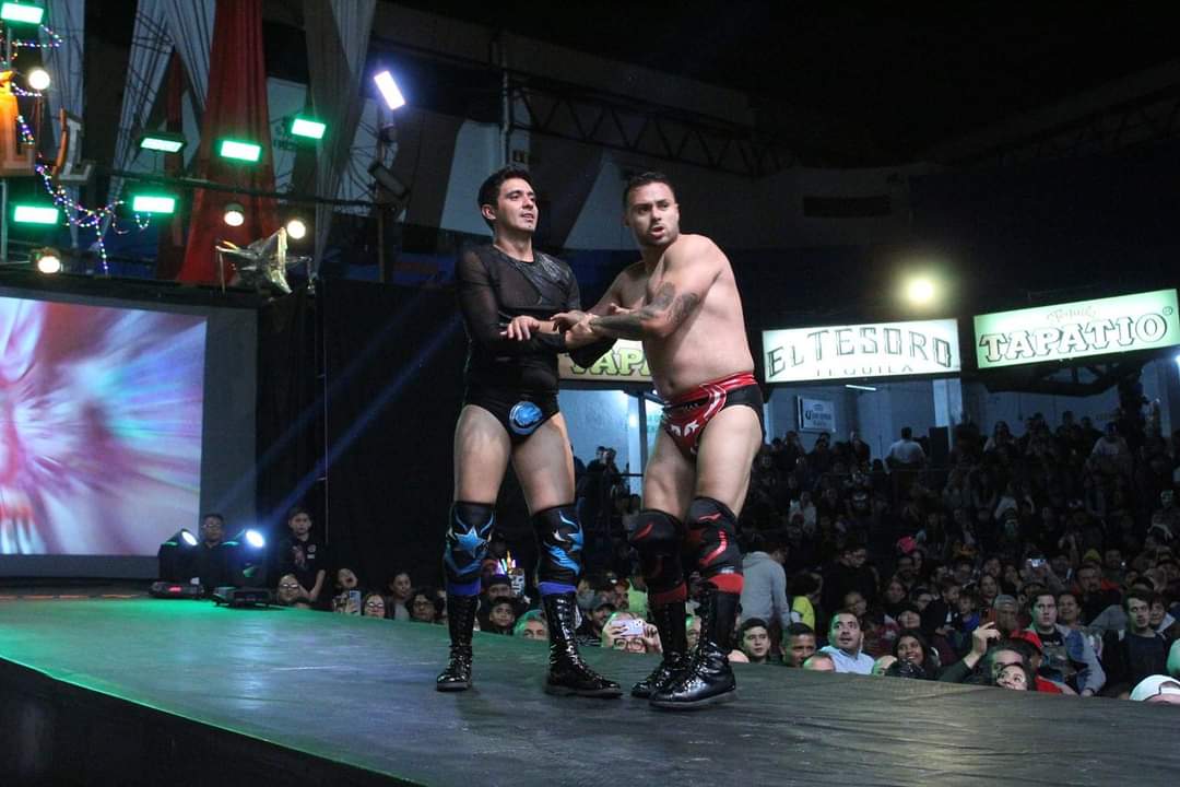 ArenaColiseoGDL's tweet photo. Draego, Barboza y Persa parten del ring con la victoria ante La Mafia Tapatía y Cris Skin; en la función de #NavidadCMLL de hoy.

🖥 Sigue la transmisión en Facebook y YouTube
 
#arenacoliseogdl #luchalibre #cmll #luchador #martesdeglamourcmll https://t.co/sf0RZ8lSR7