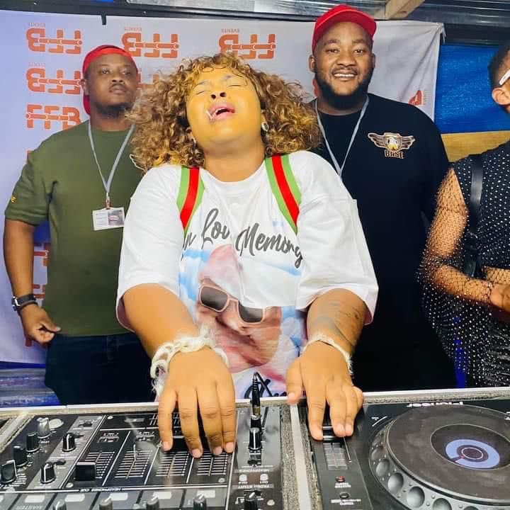 TheGyal_'s tweet photo. Gogo Skhotheni on the decks 🔥🔥 https://t.co/i2DDUKgYEE
