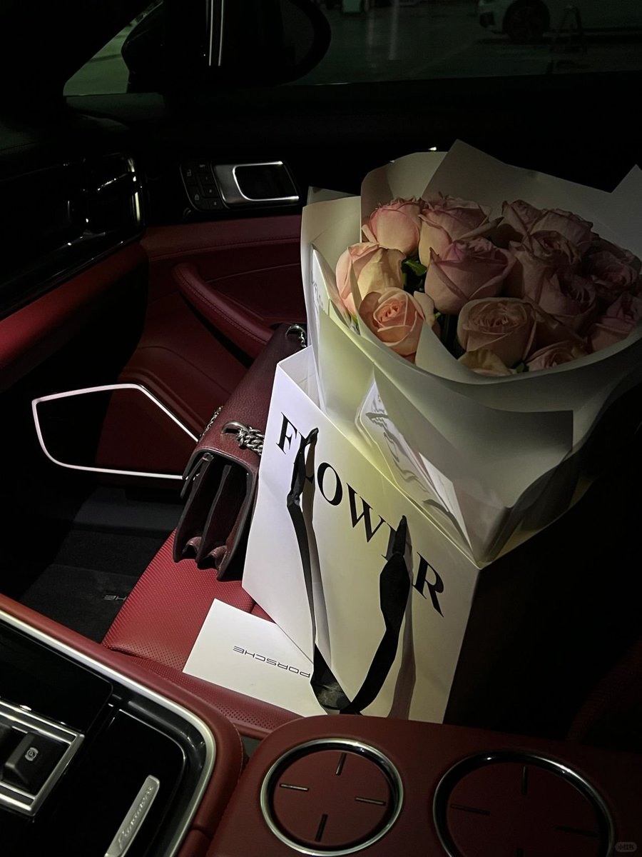 Returned home with my gift for my mother and wished my mother a happy birthday😘