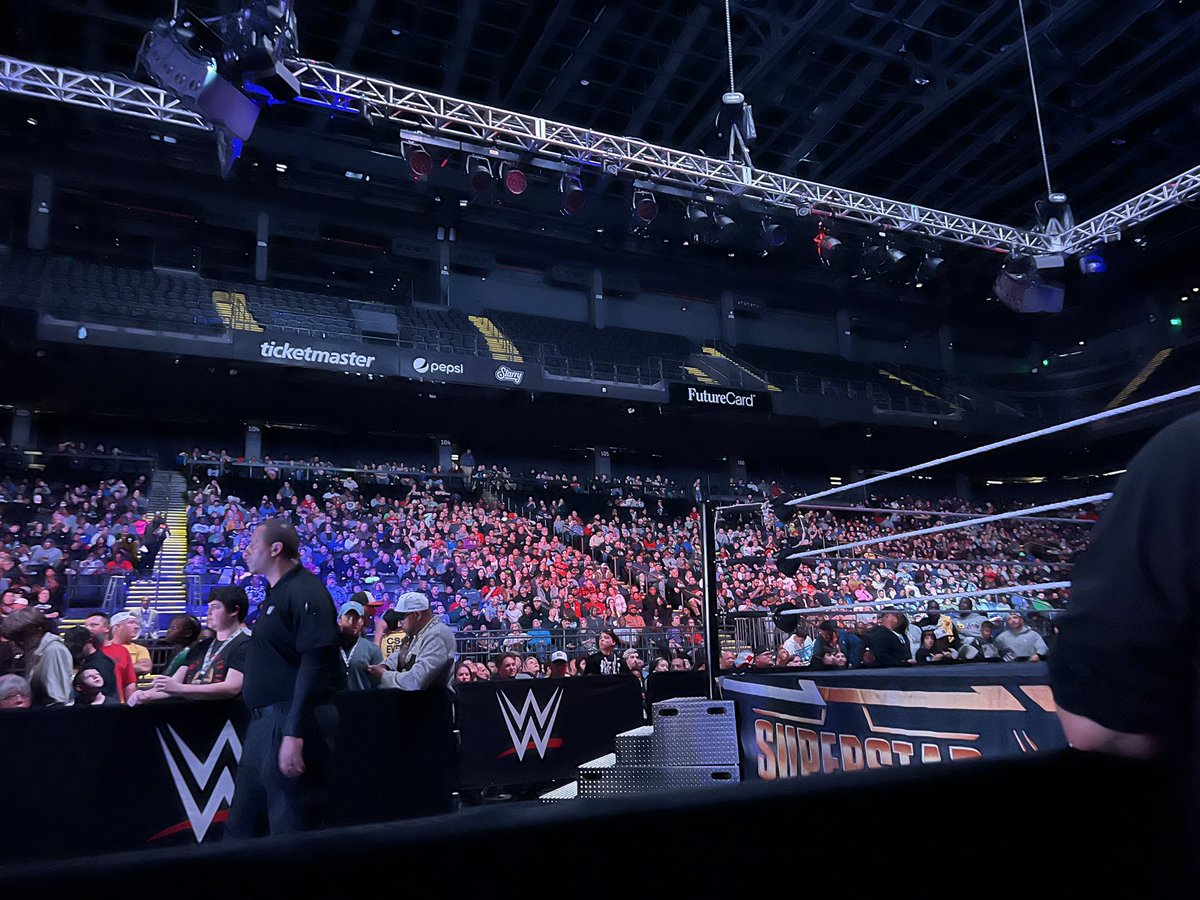FttezPod's tweet photo. @WrestleTix Upper area wasn’t utilized. Pretty good show all around.

Styles/Theory ➡️ Styles/Orton vs Theory/Waller
Lashley beat Butch
OC over Pretty Deadly
Owens over Sikoa last man standing
Street Profits over LWO
Bianca/Shotzi over Iyo/Bayley
LA Knight over Jimmy Baltimore street fight https://t.co/IOlV47Ytl3