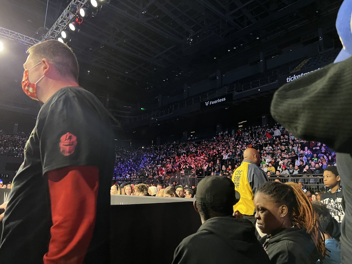FttezPod's tweet photo. @WrestleTix Upper area wasn’t utilized. Pretty good show all around.

Styles/Theory ➡️ Styles/Orton vs Theory/Waller
Lashley beat Butch
OC over Pretty Deadly
Owens over Sikoa last man standing
Street Profits over LWO
Bianca/Shotzi over Iyo/Bayley
LA Knight over Jimmy Baltimore street fight https://t.co/IOlV47Ytl3