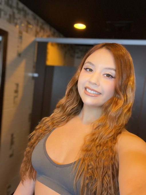 Spending my night at Honey&rsquo;s Gentlemen&rsquo;s club💎 https://t.co/ayUE5d7lab