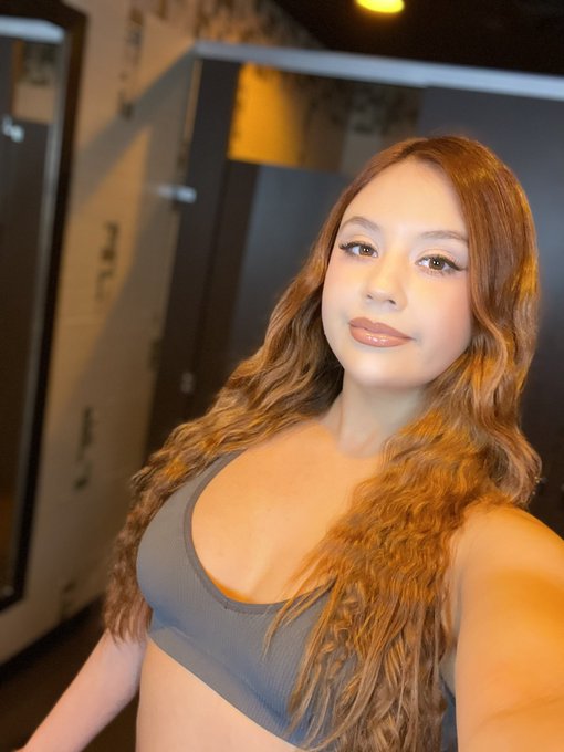 Spending my night at Honey&rsquo;s Gentlemen&rsquo;s club💎 https://t.co/ayUE5d7lab