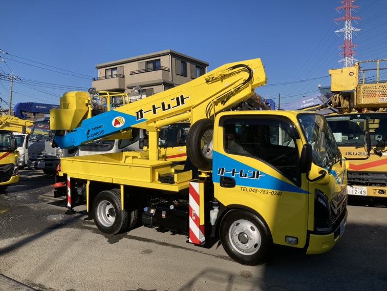 autorent_1996's tweet photo. 先月に続き、新しい仲間を迎えました！ブルー✖イエローが満を持して復活です✨
年末年始休業は「12月29日～1月4日」迄となっております！
休業中にご利用になる車輌でも、明日17時までにご予約頂ければご対応いたします😊
来年度も引き続き、よろしくお願いいたします🙇‍♀️

#オートレント #高所作業車 https://t.co/Nqq8t6ayDx