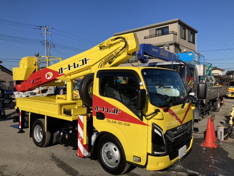 autorent_1996's tweet photo. 先月に続き、新しい仲間を迎えました！ブルー✖イエローが満を持して復活です✨
年末年始休業は「12月29日～1月4日」迄となっております！
休業中にご利用になる車輌でも、明日17時までにご予約頂ければご対応いたします😊
来年度も引き続き、よろしくお願いいたします🙇‍♀️

#オートレント #高所作業車 https://t.co/Nqq8t6ayDx