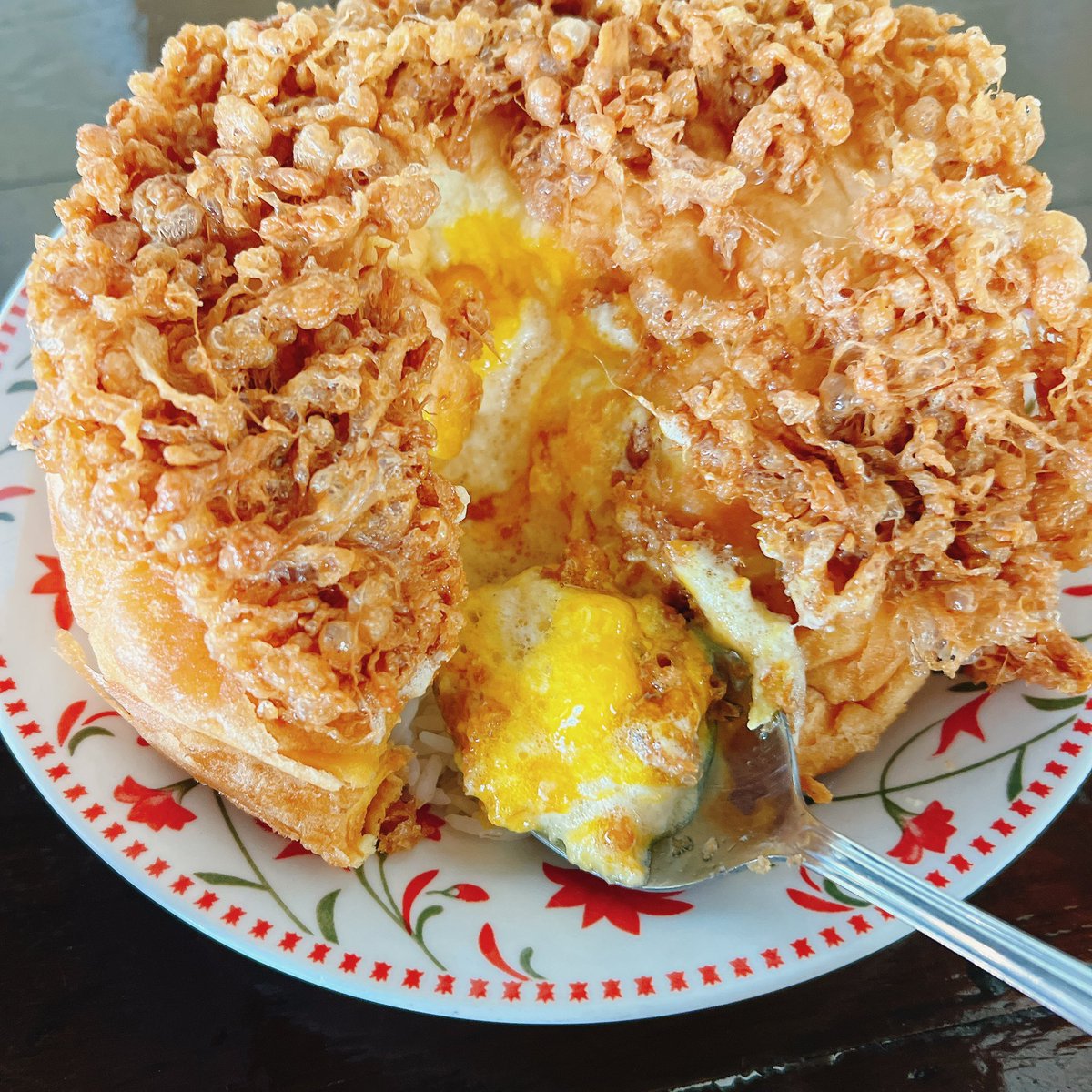 devilbb888's tweet photo. Kick ass 🇹🇭 omelette at Samlor, Bangkok. Crunchy on top and soufflé like inside. 
#eggporn #samlor #bangkok #eatwithdevilbb #travelwithdevilbb https://t.co/KH8BbJmDUK