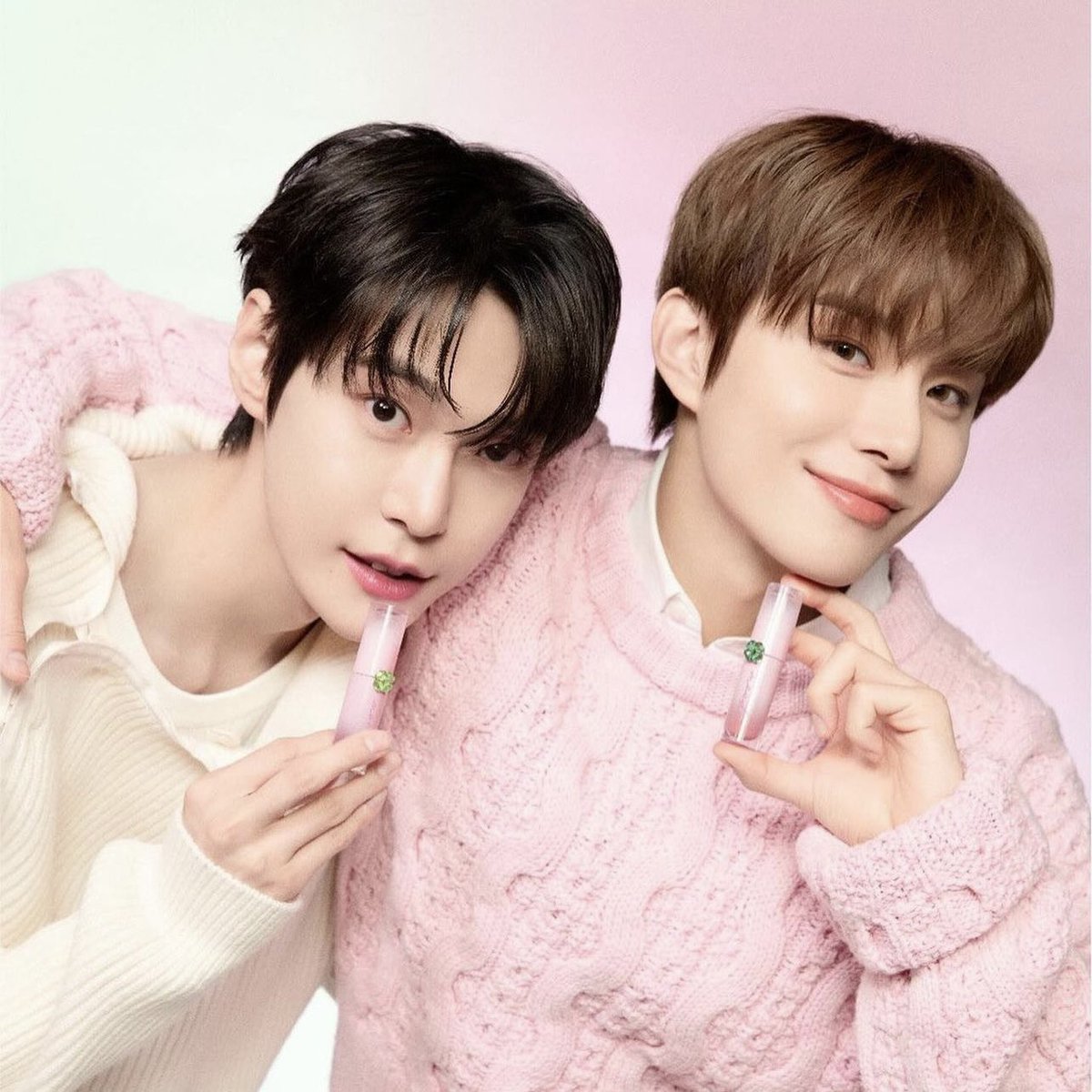primmxforsale's tweet photo. (💭 pre-order) Peripera x Doyoung &amp; Jungwoo nct 🐰🐶

Peripera Ink Mood Glowy Tint
💚21 COOLING PINK
🩷22 PINK PRIZE
💚23 CORAL CHEMISTRY

𓏳 ราคาชิ้นละ 250฿ 
𓏳 2ชิ้นส่งฟรี

☁️ เมนชั่นจำนวน/ล็อคแอคdm
หรือสั่งทาง : https://t.co/Cv2gIdXsWT

#พรีวิทพริมฟอเซล #ตลาดนัดnct https://t.co/rrbAn4uPuO