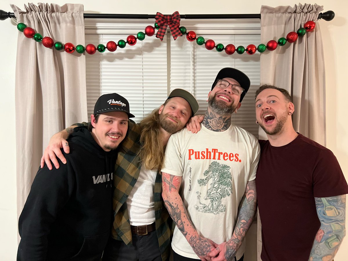 devonmezinger's tweet image. Much needed night tonight. Often we get so consumed in our own lives we forget we have each other. So much love for all these guys. Such a good night. #mybrothers