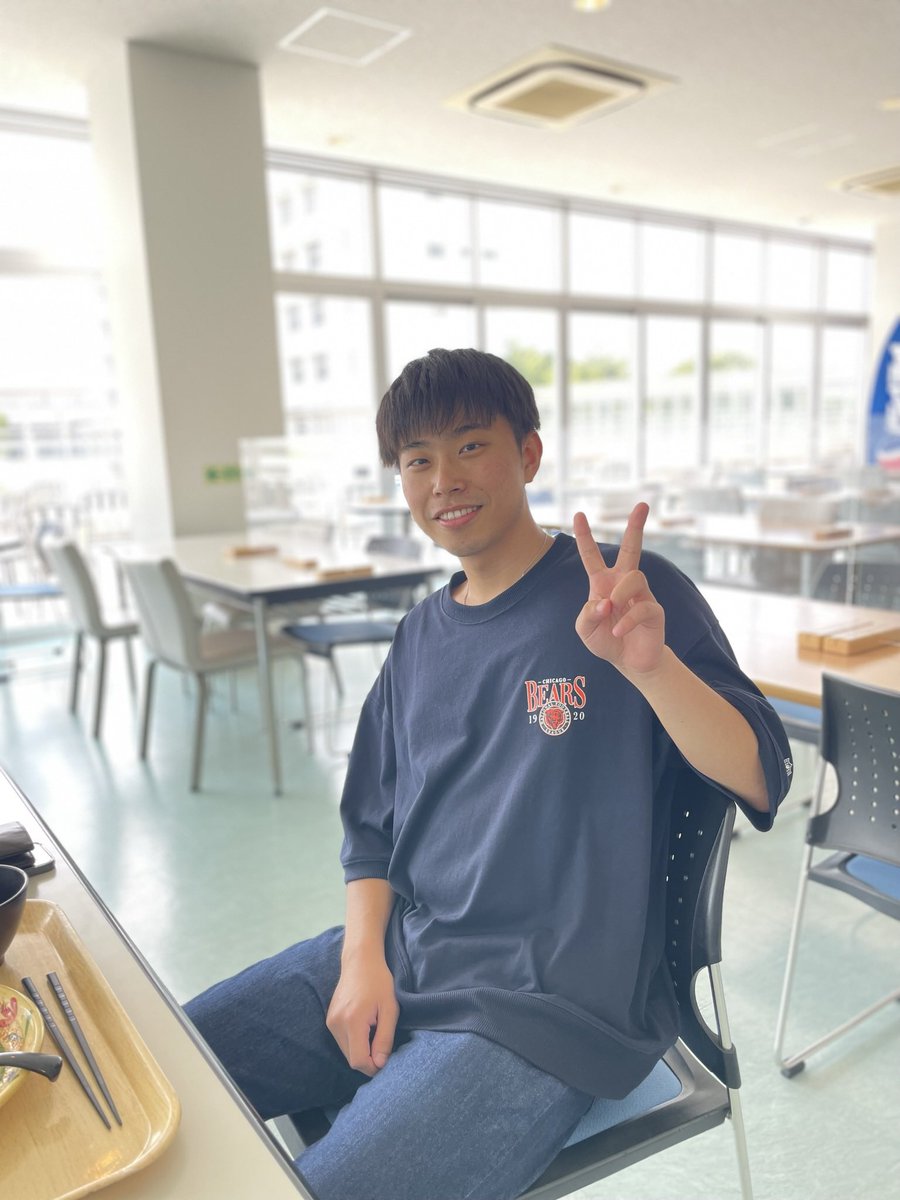 asu_taberin's tweet photo. #どうです学食
ラストは田中くんです！✨
好きなメニューはカレーとうどん🌈
大盛でも同じ値段になっていいとのこと！✨
ありがとうございます！😊✨
あ���数ヶ月で卒業ですが、学生生活の一部に学食があったら嬉しいです🍽️
田中くんありがとうございました😊 https://t.co/b2tutW4WOC