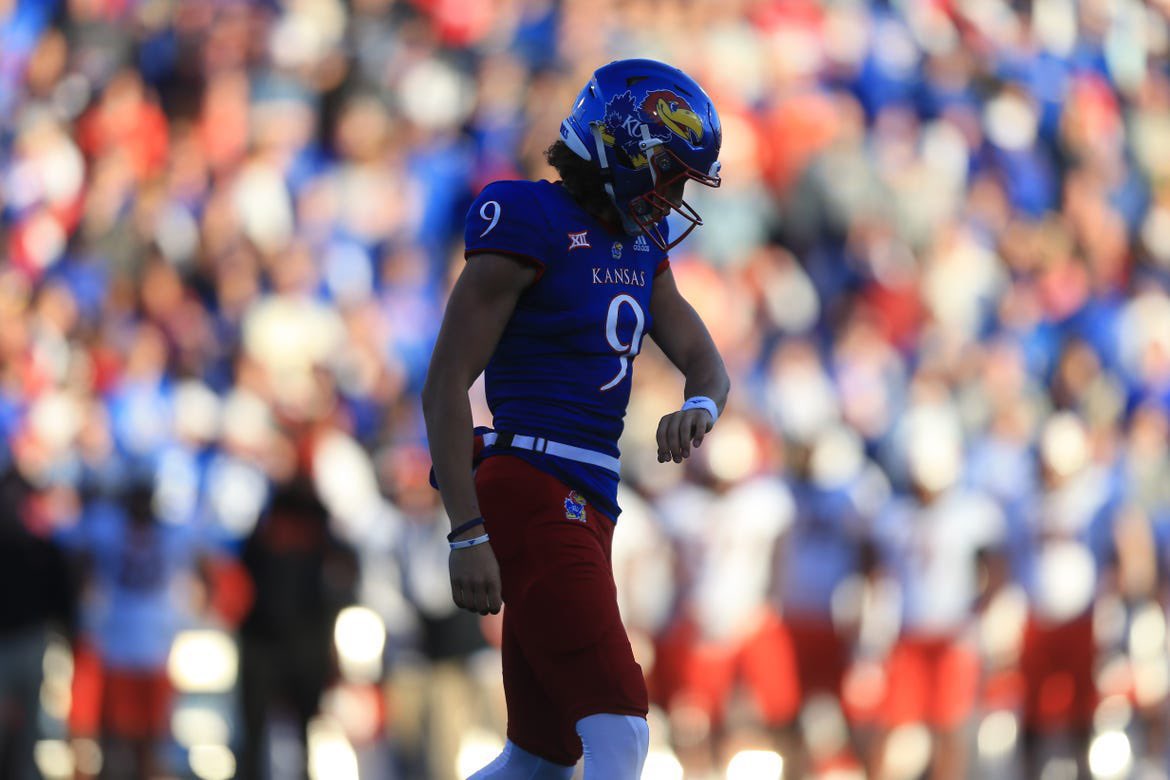 Jason Bean with 470 total yards & 6 passing TD’s (big 12 bowl game record) in his final game as a Jayhawk. Just helped lead Kansas to their first bowl victory since 2008🔥🔥🔥