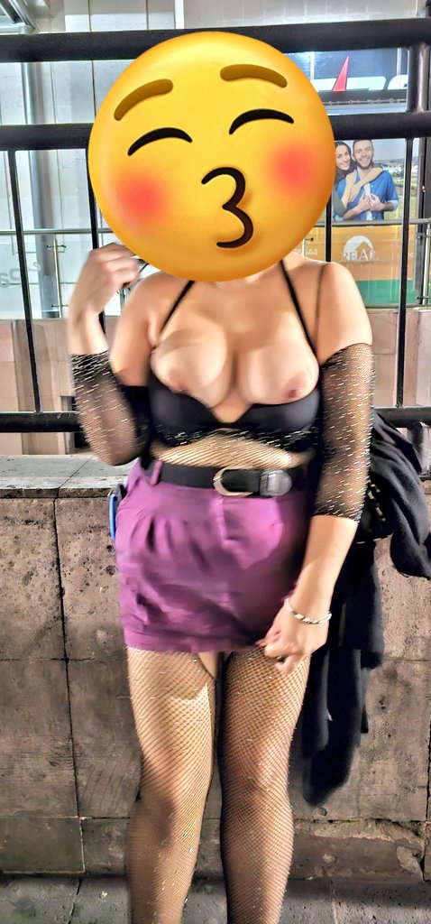 Hot and Hi tweet media