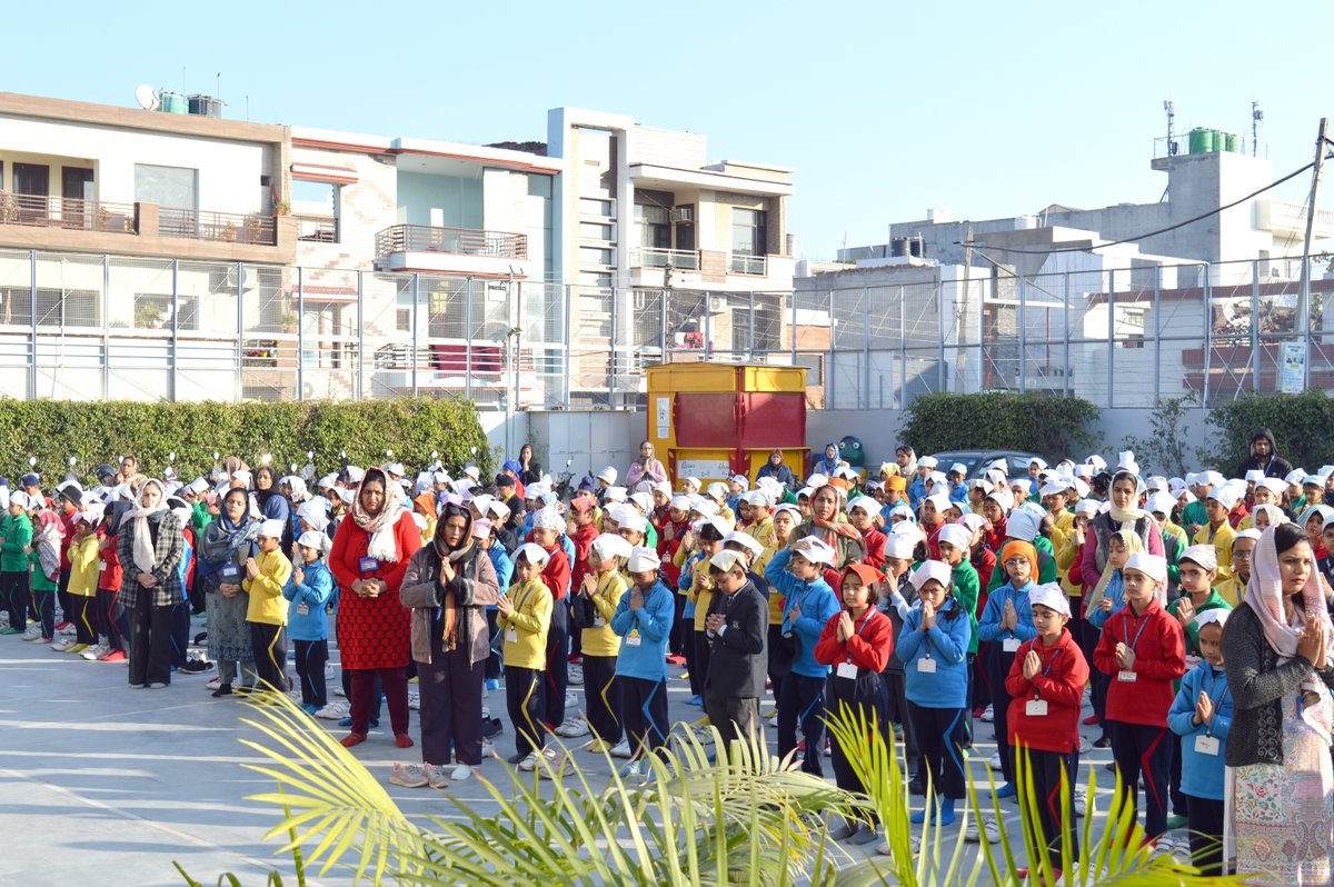 Saupins_School's tweet image. 🌟 Today, our school held a Special Assembly for Veer Bal Divas, honoring the bravery of young souls. Amidst the usual proceedings, the air was filled with joy as children melodiously sang shabads, adding a touch of spirituality to the gathering. 
#VeerBalDivas #SpiritOfUnity