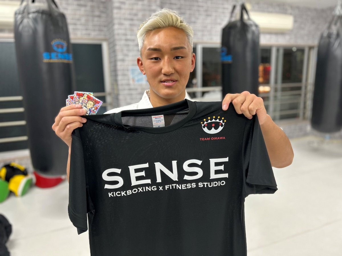 fight_and_life's tweet photo. #プレゼント  Fight＆Life Vol.100 発売記念 

第2代RISEフライ級王者
#数島大陸 選手 及川道場Tシャツ　1名様
サイン入り数島オリジナルシール　3名様

01）@fight_and_lifeをフォロー
02）このツイートをリツイート＆いいね！ 
応募期間：1月5日(金）23:55   

ご購入はhttps://t.co/2MOgAkO9M7 https://t.co/RMPgyCOWZb