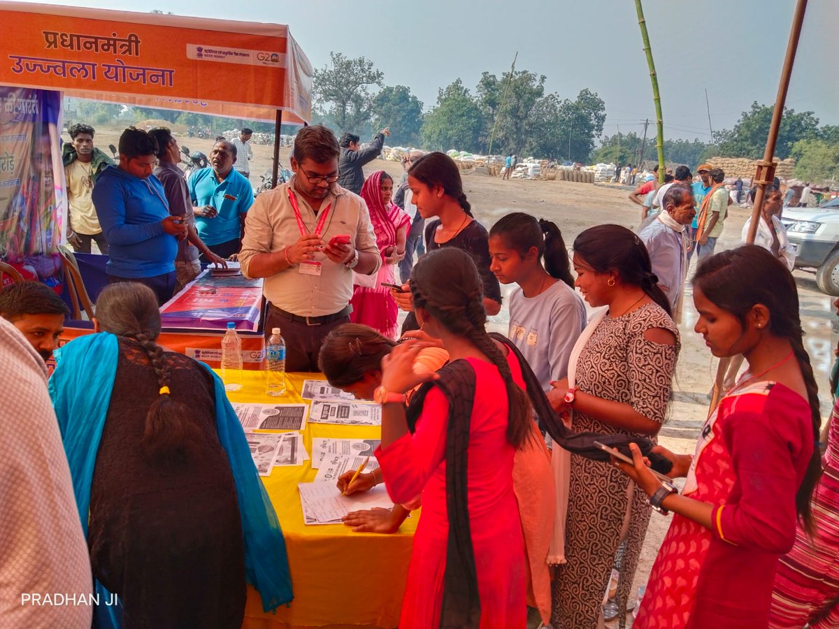 MYBRaigarh's tweet photo. Registration of Youths in 🌟#MYBharat📷 portal was done by the youth volunteers and officials during #ViksitBharatSankalpYatra in various blocks of Raigarh District. https://t.co/YS02rykI1z