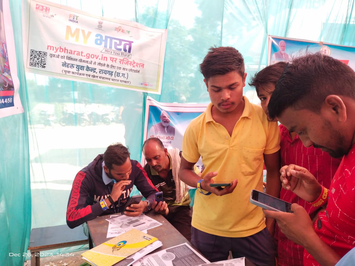 MYBRaigarh's tweet photo. Registration of Youths in 🌟#MYBharat📷 portal was done by the youth volunteers and officials during #ViksitBharatSankalpYatra in various blocks of Raigarh District. https://t.co/YS02rykI1z