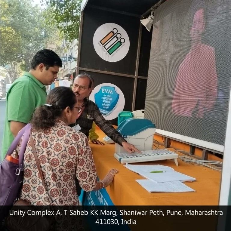 CEO_Maharashtra's tweet photo. मा.भारत निवडणूक आयोग यांच्या आदेशान्वये दि. १० डिसेंबर, २०२३ ते दि. २९ फेब्रुवारी, २०२४ या कालावधीत राज्यभर सर्व मतदारसंघांमध्ये #EVM_Van द्वारे #EVM_VVPAT संबंधी माहिती आणि प्रात्यक्षिकांमार्फत जनजागृती करण्��ात येणार आहे.
#ballotunit #bulletproof #electronicvotingmachine #secure https://t.co/msxdEUp4GX