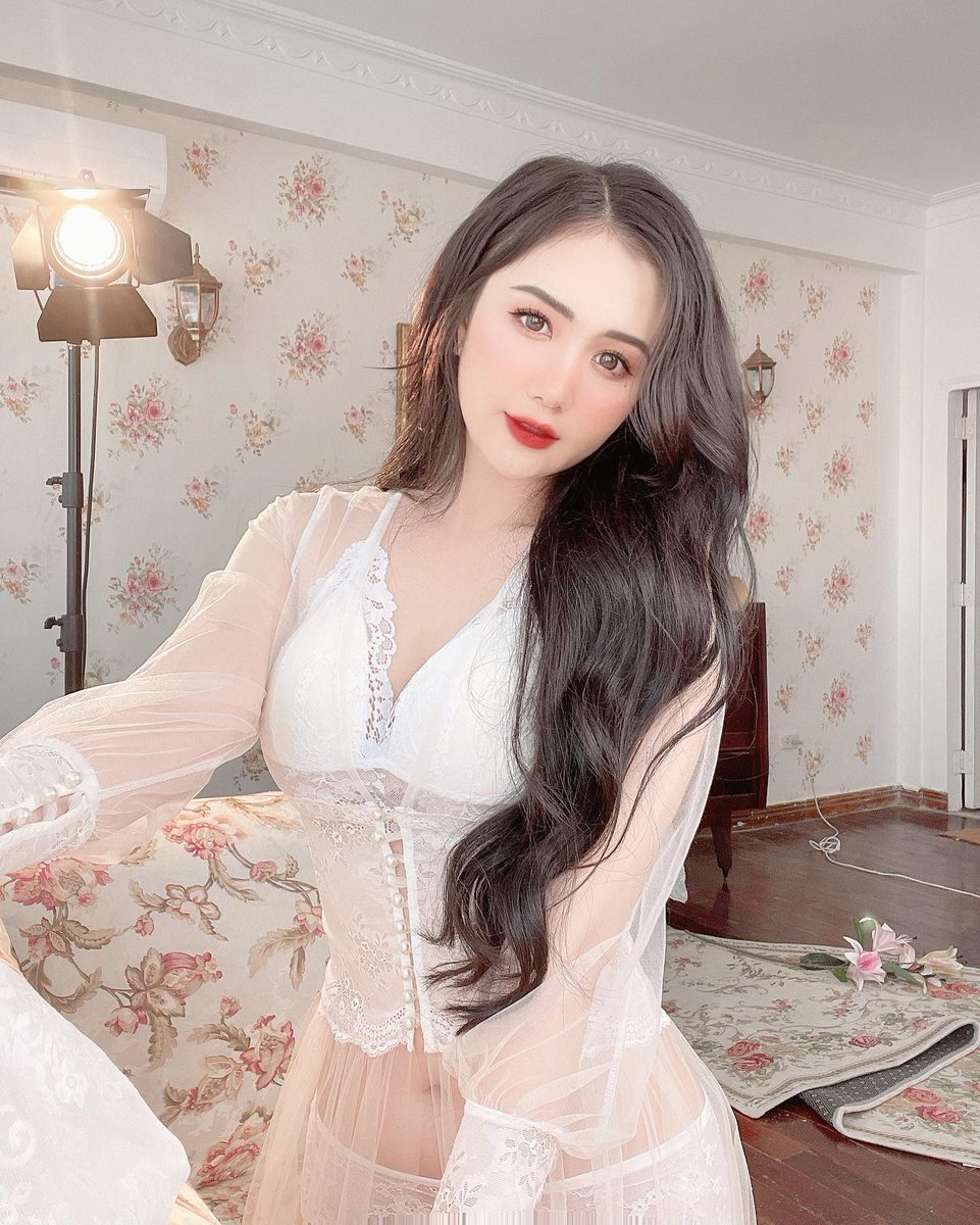 Xin chào! Tôi là một cô gái năng động và thích thể thao, hy vọng tìm được một người bạn đời năng động và cùng nhau chia sẻ những hoạt động thú vị.