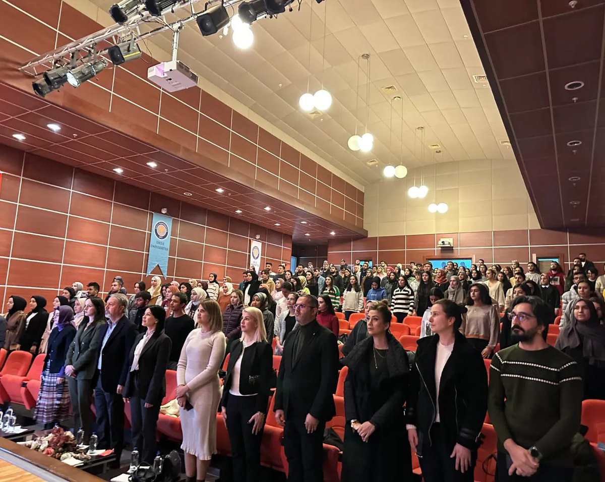 ucimorgtr's tweet photo. UCİM Genel Başkanı Saadet Özkan,  Genel Başkan Yardımcısı Yücel Ceylan, Dr. Öğrt. Üyesi Fatma Subaşı  Turgut ve Öğrt. Görev. Mahmut Altunhan Dicle Üniversitesi Mavi Kelebek Çocuk Hakları Topluluğunun düzenlediği "Çocuk İhmal ve İstismarı Farkındalık Sempozyumu"na konuşmacı olarak katılım sağlanmıştır. @saadetozkanefe @yucelceylancom