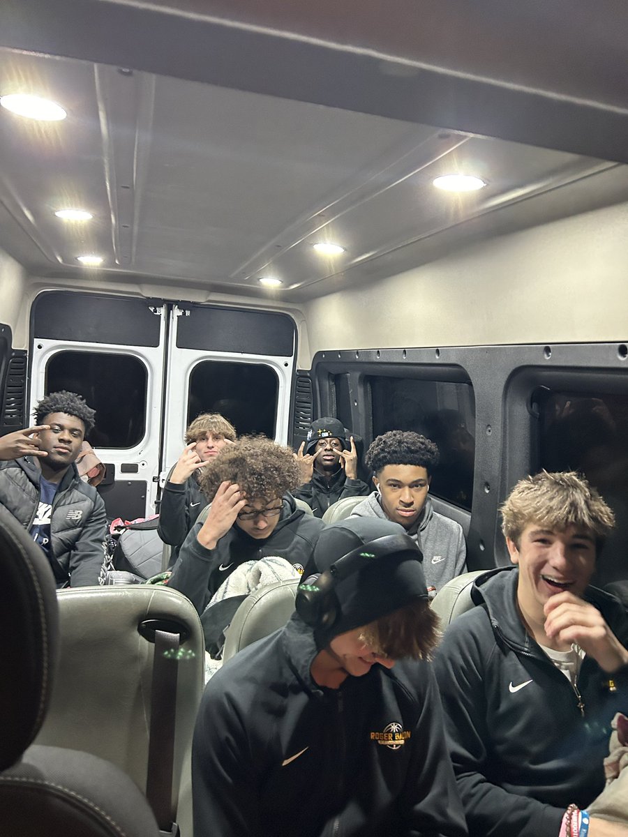 RB_SpartanHoops's tweet photo. Midnight Spartans ππ€
We are hitting the road for #CI23 !! We will see you in the morning Charleston πππ΄
#HailSpartans @CInvitational https://t.co/70qjUydK5o