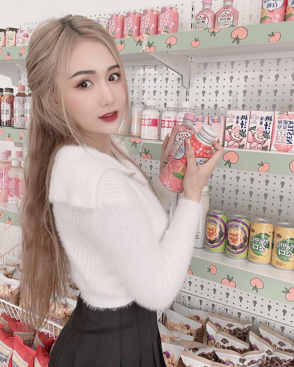 Xin chào! Tôi là một cô gái độc lập và vui vẻ, mong muốn tìm kiếm một người đàn ông chân thành và đồng điệu để cùng chia sẻ những khoảnh khắc đáng nhớ trong cuộc sống.