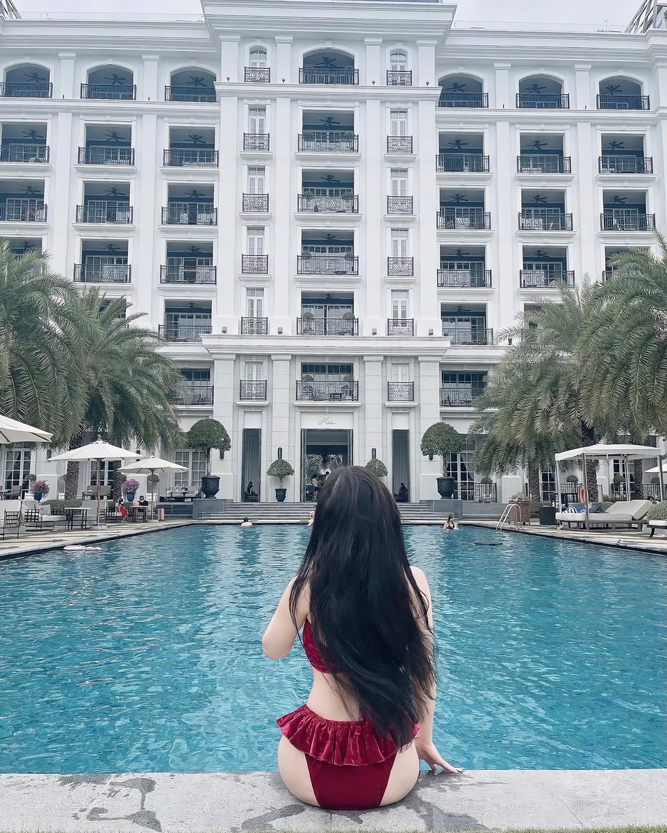 Xin chào! Tôi là một cô gái năng động và sáng tạo, mong muốn gặp gỡ một người đàn ông thú vị và cùng nhau trải nghiệm những điều mới mẻ.