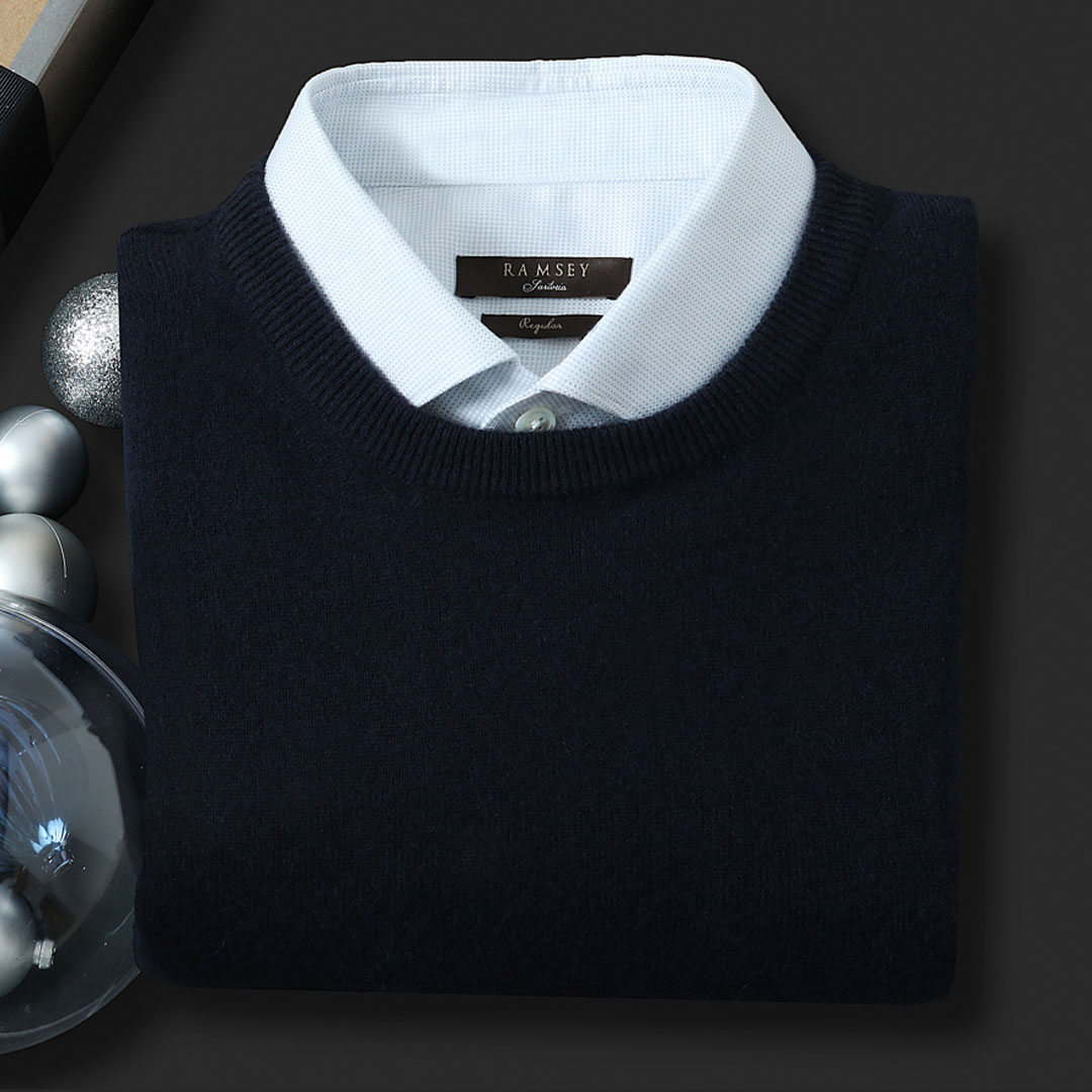 Yeni yıl hediye seçimlerinde eşsiz bir etki yakalamak için kaşmirin saf ve doğal hissiyatından ilham alın! RAMSEY özel Cashmere koleksiyonu seçili mağazalarda ve online’da.