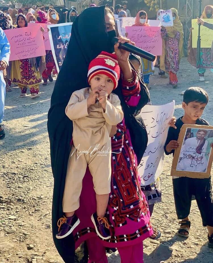 وہ کیسے حال میں ہیں ان سے یہ پتا تو کرو
جنہیں پتا ہے  کہ  وہ  لا پتا  کے  بچے  ہیں 
احمد فرہاد
#BalochLivesMatter 
#BalochMissingPersons 
#DrMahrangBaloch