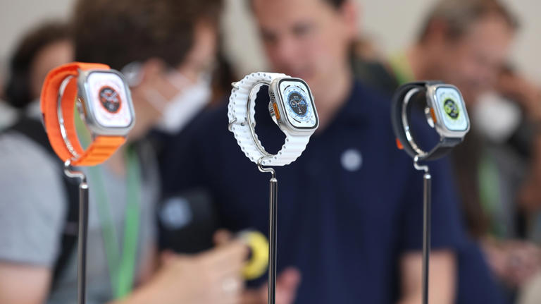 MSN's tweet photo. Apple can no longer sell its latest Apple Watch models in the U.S. after losing a patent dispute before the International Trade Commission (ITC) followed by a years-long legal battle between Apple and the medical technology company Maismo.
#Apple #watch9

https://t.co/R1RmNdibQd https://t.co/UVvnUz5wUF