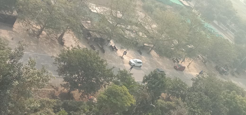 RWA_SilverCity2's tweet photo. @myogiadityanath @dr_maheshsharma @tejpalnagarMLA @Uppolice @OfficialGNIDA 
@DhirendraGBN 

प्रिय मुख्यमंत्री योगी आदित्यनाथ जी,

हम आपको समुदाय में एक चिंता का मुद्दा हाइलाइट करने के लिए संपर्क कर रहे हैं। आसपास के अनधिकृत मांसाहारी दुकानों से आने वाली गंध से निवासियों के लिए असुविधा का कारण बन गई है, विशेषकर दैहिक मंदिर के नियमित भक्तों के लिए। 🕉️🏡ये अवैध मांसाहारी मार्केट हमारी सोसाइटी में स्थित मंदिर से 50 मीटर से भी नज़दीक है जिससे भयंकर बदबू मंदिर में और सोसाइटी में आती रहती है। इस मार्केट से ना केवल धार्मिक भावनाएँ आहत हो रहीं है अपितु ये स्वास्थ्य के लिए भी हानिकारक बनी हुई है। आप से प्रार्थना है कि इस अवैध मीट मार्केट तो तुरंत हटवाया जाए। 
आपका शीघ्र क्रियान्वित होना हमारे पड़ोस के स्थान की आत्मसमर्पण और सामंजस्य में महत्वपूर्ण परिणाम पैदा कर सकता है। इस विचार के लिए आपके विचारशील ध्यान के लिए धन्यवाद।

शुभकामनाएँ,
RWASilvercity2