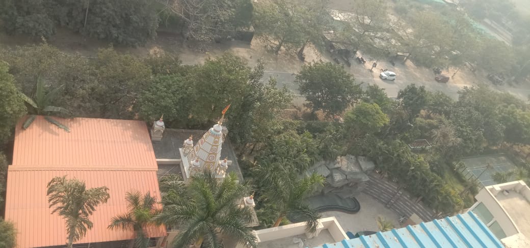 RWA_SilverCity2's tweet photo. @myogiadityanath @dr_maheshsharma @tejpalnagarMLA @Uppolice @OfficialGNIDA 
@DhirendraGBN 

प्रिय मुख्यमंत्री योगी आदित्यनाथ जी,

हम आपको समुदाय में एक चिंता का मुद्दा हाइलाइट करने के लिए संपर्क कर रहे हैं। आसपास के अनधिकृत मांसाहारी दुकानों से आने वाली गंध से निवासियों के लिए असुविधा का कारण बन गई है, विशेषकर दैहिक मंदिर के नियमित भक्तों के लिए। 🕉️🏡ये अवैध मांसाहारी मार्केट हमारी सोसाइटी में स्थित मंदिर से 50 मीटर से भी नज़दीक है जिससे भयंकर बदबू मंदिर में और सोसाइटी में आती रहती है। इस मार्केट से ना केवल धार्मिक भावनाएँ आहत हो रहीं है अपितु ये स्वास्थ्य के लिए भी हानिकारक बनी हुई है। आप से प्रार्थना है कि इस अवैध मीट मार्केट तो तुरंत हटवाया जाए। 
आपका शीघ्र क्रियान्वित होना हमारे पड़ोस के स्थान की आत्मसमर्पण और सामंजस्य में महत्वपूर्ण परिणाम पैदा कर सकता है। इस विचार के लिए आपके विचारशील ध्यान के लिए धन्यवाद।

शुभकामनाएँ,
RWASilvercity2