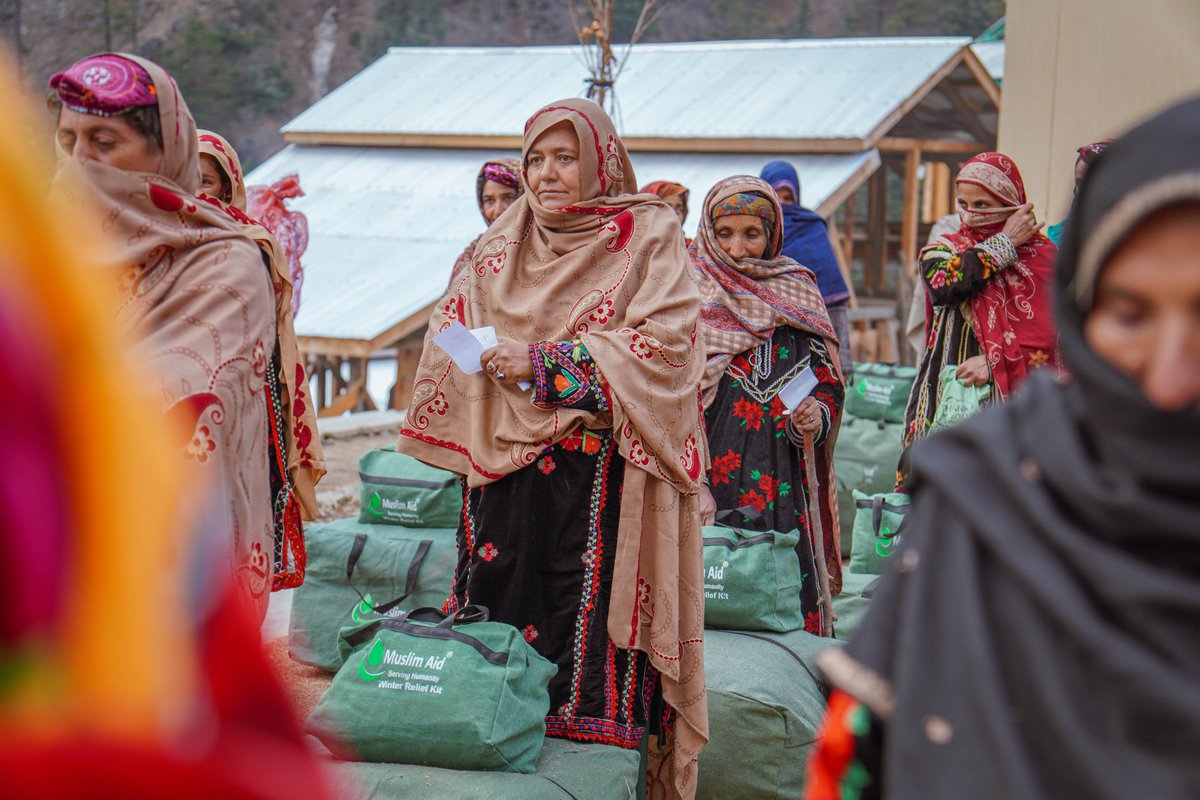 MuslimAid_PK's tweet photo. Continuing from our successful relief efforts in Neelum Valley, the Muslim Aid Pakistan team now extends winter relief support to Surgan Village in AJK. Known for its challenging terrain and severe winters, your Sadaqat have now reached deserving families to the people of Surgan. https://t.co/j6FCNhZji8