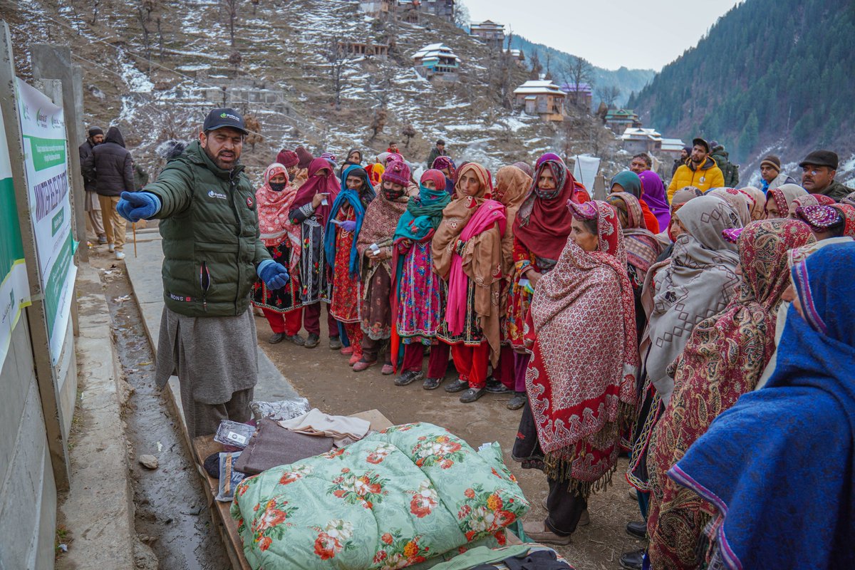 MuslimAid_PK's tweet photo. Continuing from our successful relief efforts in Neelum Valley, the Muslim Aid Pakistan team now extends winter relief support to Surgan Village in AJK. Known for its challenging terrain and severe winters, your Sadaqat have now reached deserving families to the people of Surgan. https://t.co/j6FCNhZji8