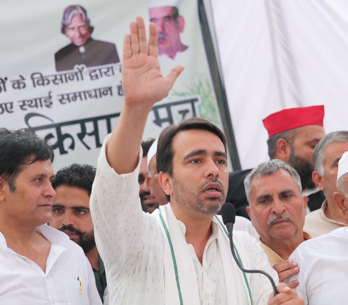 RldChoudhary's tweet photo. राष्ट्रीय लोक दल के राष्ट्रीय अध्यक्ष एवं राज्यसभा सांसद श्री @jayantrld जी को जन्मदिन की हार्दिक बधाई एवं शुभकामनाएं।
#pawanmaan
#nirmalchoudhary
#hanumanbeniwal 
#jaat #RLD #rlp #UPNews #gurjar https://t.co/6Gx5V7VRGi