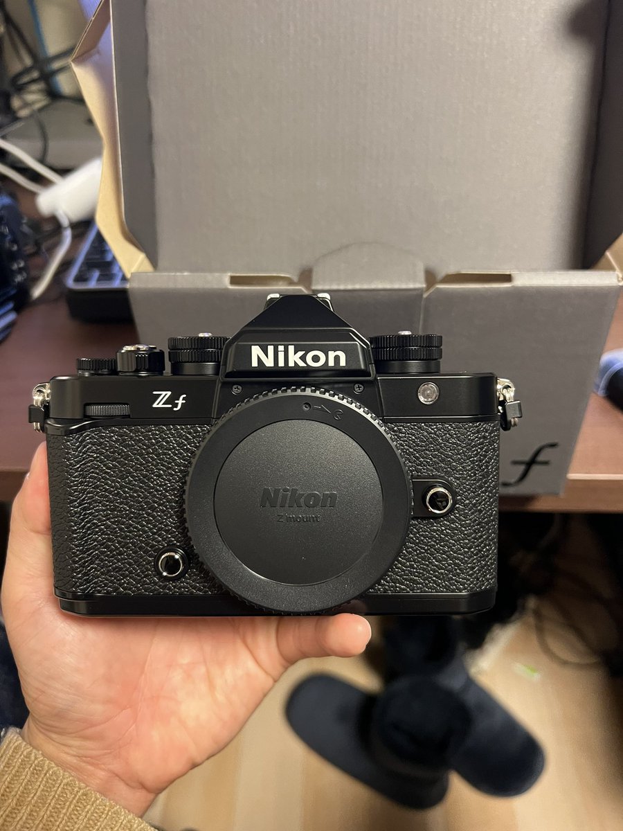 クリスマスに奇跡的に在庫発見。

#nikonzf