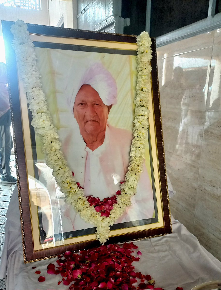 imramniwass's tweet photo. आज सर्वखाप व सर्वजातीय बिनैण खाप के प्रधान श्री नफे सिंह में जी के निधन का दुखद समाचार प्राप्त होने पर उनके आवास गांव - दनोदा कला पहुंच अपनी संवेदनाएं व्यक्त की।
ईश्वर दिवंगत आत्मा को शांति प्रदान करें एवं परिजनों को कष्ट सहने की शक्ति दे।
ओम शांति ओम 🙏🙏
#jaat #nain #binain https://t.co/wjHBlidBj6